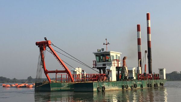 挖泥船CSD168舱内泵系