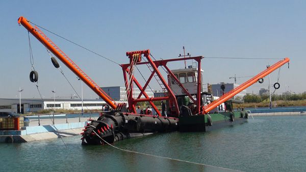 挖泥船CSD168舱内泵系