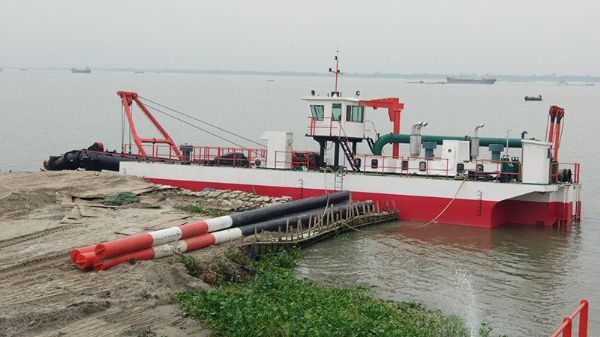 挖泥船CSD168舱内泵系